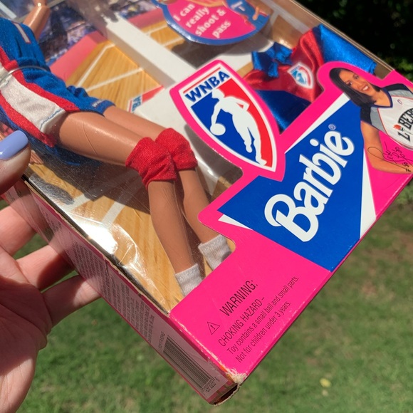 Vintage WNBA Barbie Doll - Picture 16 of 16
